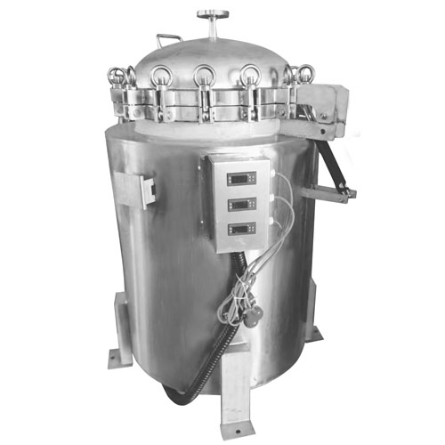 Bag filter housing with heating jacket for viscous liquid